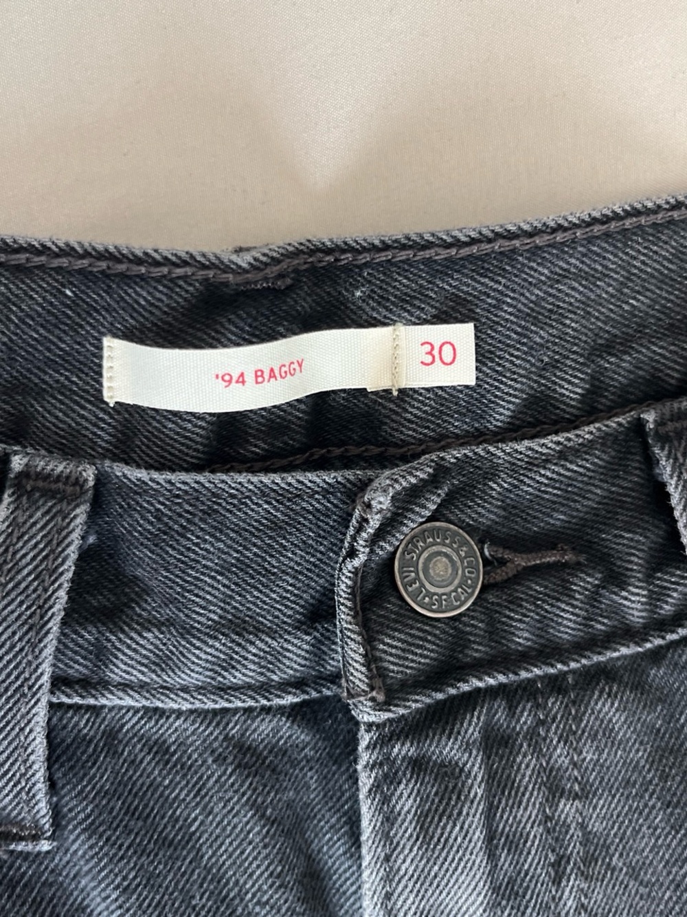 Levi's ‘94 Baggy Jeans - Picture 2 of 3